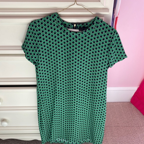 Adrienne Vittadini Dresses & Skirts - Green and Navy Printed Shift Dress - size 4